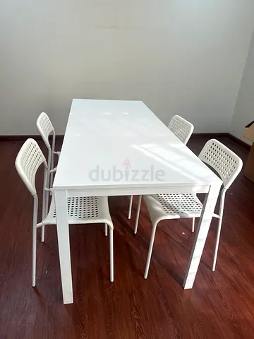 Ikea expandable White dining table with 4 matching chairs - modern, good condition