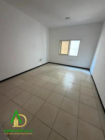 استوديو واسع للإيجار السنوي في موقع مميز