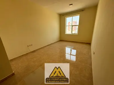 استوديو بتصميم عملي ومطبخ شبه منفصل تكييف مركزي بموقع راقى بالقرب من جميع الخدمات