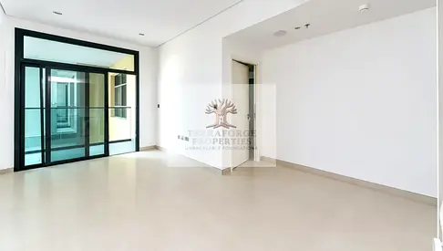 Spacious 1BR | Bright Layout | Equipped Kitchen | Vacant