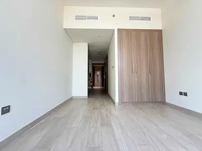 STUDIO APARTMENT WITH FITTED KITCHEN // ALL AMINITIES // PRIME LOCATION