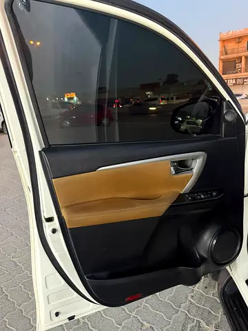 2017 Toyota FORTUNER photo 6