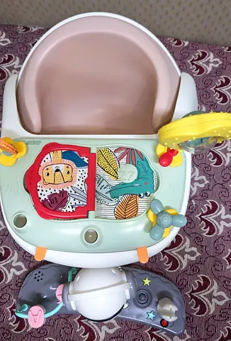 Baby activity seat with removable toy tray - light pink/white