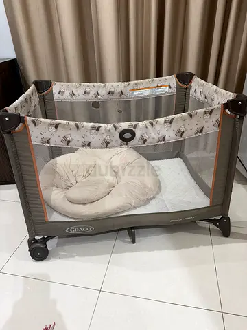 Need to sell as soon as possible Graco Pack 'n Play Playpen / Portable Baby Crib - Good Condition
