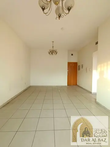 **تكييف مركزي مجاني على المالك  أرخص غرفة وصالة بالمجاز 2، إطلالة مفتوحة، مناسبة للعزاب والموظفين، بجوار محطة الباص مباشرة!