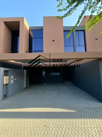 Elegant 2-Bed Townhouse I Freehold I Single Row