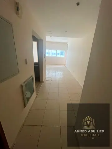 جيم - مسبح - باركن - حديقة - غرفتين نوم ماستر - صالة واسعة - بلكونة باطلالة بحرية - مطبخ امريكي - خزائن الحائط - مساحة واسعة جدا- 3 حمام - تكييف مركزي
