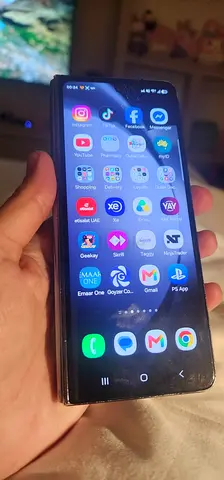 Samsung Zfold 5, 256GB 12GB RAM with free Mophie Wireless Charging Base.