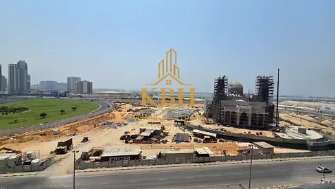 شقة 3 غرف فاخرة للبيع في برج التنيجي بالممزر | إطلالة بحرية | 5 حمامات | تملك حر | 20% أثناء الإنشاء