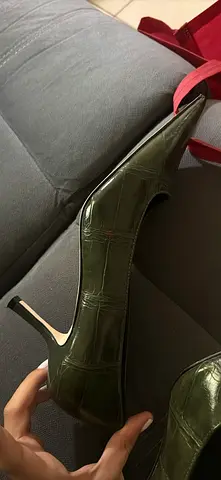 Dark green crocodile-effect high heel pumps, size unknown
