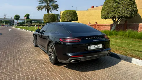 Porsche Panamera 2017 – GCC Specs – Jet Black / Black & Bordeaux Red