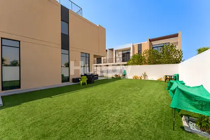 Corner Plot | Landscaped | Open Layout