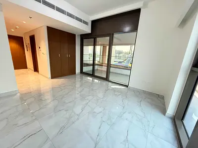 Studio Apartment | Chiller free | Balcony & Rooftop Pool