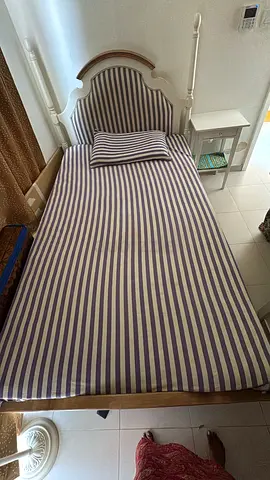 Solid wood vintage-style single bed with mattress, side tables - good condition (2 pcs)