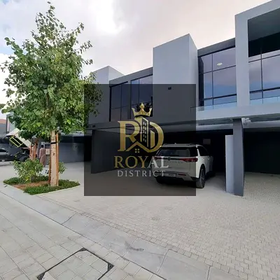 بسعر لقطة اقل من سعر السوق | تاون هاوس | 3 غرف ماستر + غرفة خادمة | تصميم عصري | تشطيب فاخر | تملك حر لكل الجنسيات | موقع متميز
