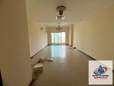 شقة للإيجار في التعاون الشارقة | ثلاث غرف وصالة | مساحة كبيرة | 3 حمام | خزائن حائط جيم ومسبح تكيف وغاز مركزي موقع ممتاز سهل الوصول الى دبي