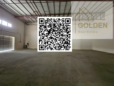 مستودع بمساحة 3,000 قدم مربع، كهرباء بقوة 25 كيلوواط، حمام داخلي، ومساحة أمامية واسعة للتحميل والتنزيل، جاهز للعقد ومباشرة العمل، بإيجار سنوي 87,000 د