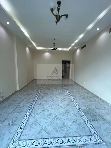 غرفتين وصالة بإطلالة أمامية بالمجاز 3 قرب عمبر ونستو | غرفة خادمة وغسيل وخزائن بالحائط | تكييف وصيانة مجانية | 55 ألف على 4 دفعات
