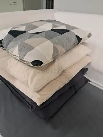 Like new 10 Cushions