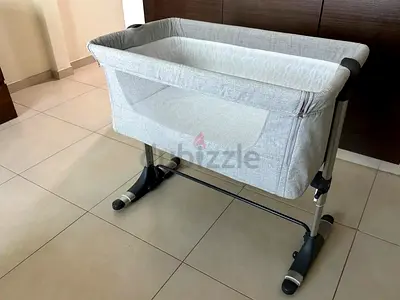 Baby crib- very good condition