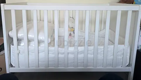 Baby crib excellent condition