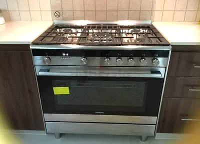 Simimes iq700 New Modal Top Gas Oven Electric Coker Almost Brand New Condition And Perfect working
