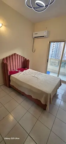Queen size upholstered bed with headboard – pink velvet, good condition