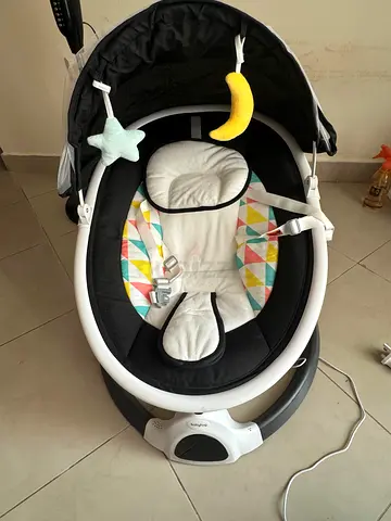 Babyhub 4-in-1 Baby Rocker and Swing with Canopy and Toy Bar, soft music in the background