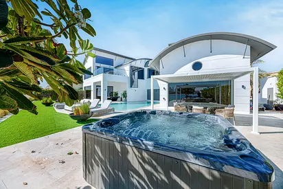 Sea view Luxury 7BDR villa in Palm Jumeirah