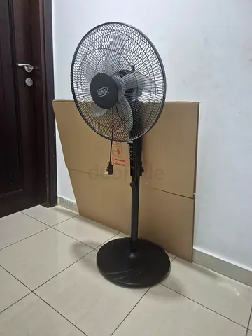 Black pedestal standing fan - good working condition