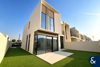 Single Row | Landscaped | Great Location
