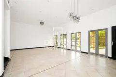 Single Row | Big Layout | Near Exit Community View