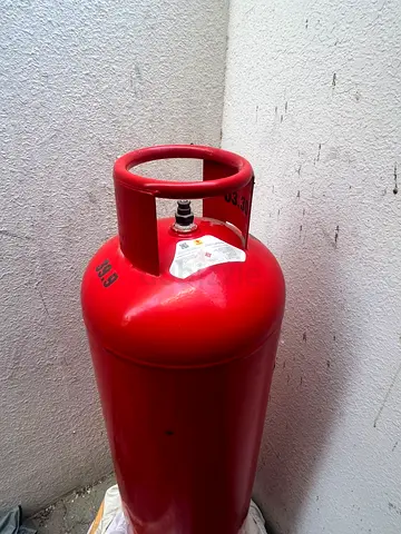 Red LPG Gas Cylinder -39.9kg New , Good Condition