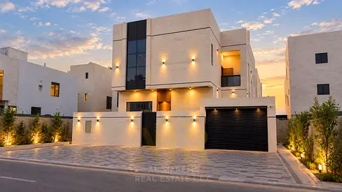 فيلا تسليم مفتاح بسعر شامل جميع الرسوم على الشارع الرئيسي جاهزة للسكن بخصم خاص للكاش في أرقي مناطق عجمان تملك حر..