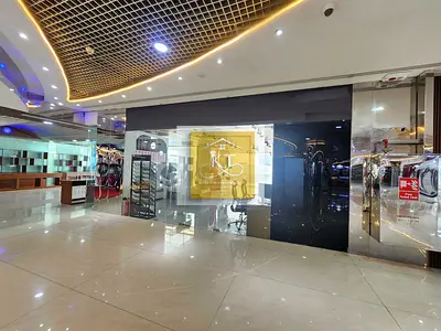 Commercial Shop!! Inside the Mall!! Facing Outside!! 870 Sq.Ft!! Chiller Free!!
