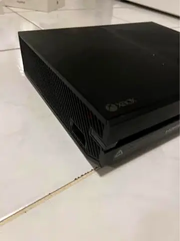 Xbox 1TB with two original controllers and 3games