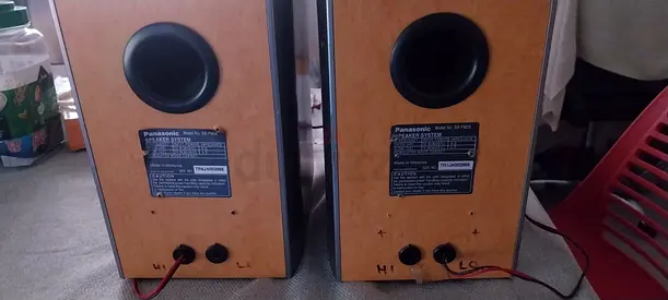 Pair of Panasonic bookshelf speakers (wooden) - working condition