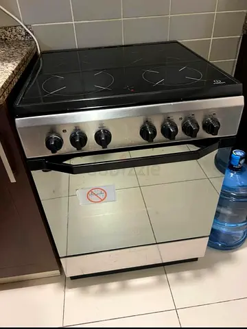 Electric ceramic cooker Indesit 60cm excellent condition
