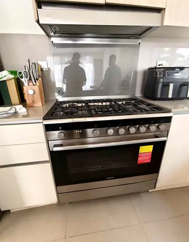 Siemens full gas cooking 90 by 60 cm latest model
