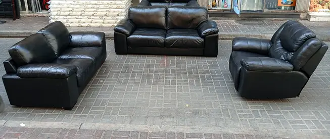 Black leather 3-piece sofa set — 3-seater, 2-seater and recliner/armchair
