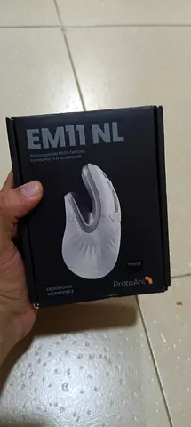EM11 NL Ergonomic Multi-Device Mouse (White) - New in Box ( fix price )
