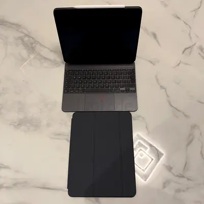 Ipad Pro M4 13 Inches 2024 256gb Wifi With Magic Keyboard , Pro Pencil & Additional Case