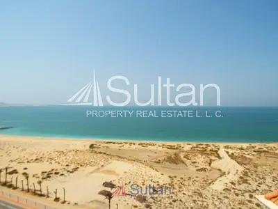 Stunning Studio Beach/Gym/Pool Access Great Price