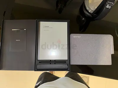 Remarkable 2 paper tablet bundle with pen and case