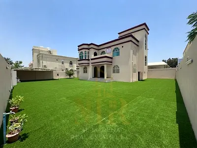 فيلا للبيع في الروضة 2 | 10,000 قدم طابقين وروف عدد 6غرف نوم و3 صالات وملحق خارجي تملك حر لجميع الجنسيات بسعر شامل الكهرباء والمياه