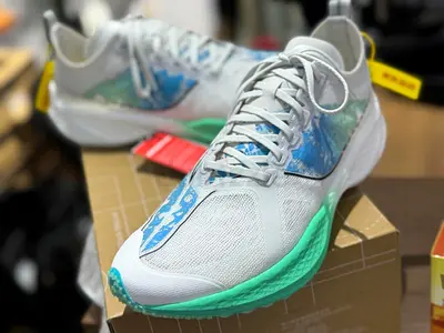 lining running shoes