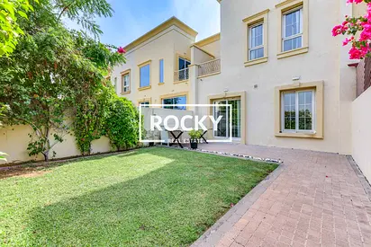 Private Backyard | Open Kitchen | Middle Villa