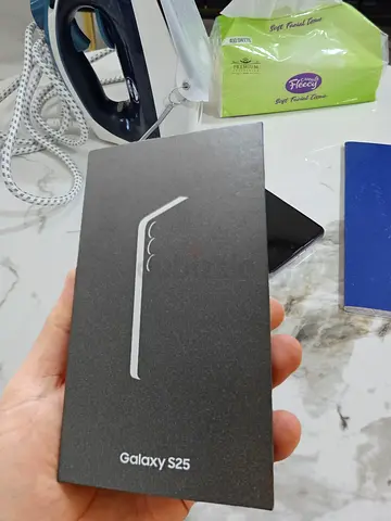 Samsung Galaxy S25 - with Box