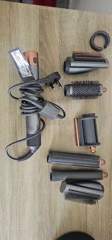 Dyson Airwrap - Multi-styler hair set with full attachments (excellent condition)