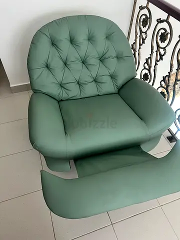 Green Upholstered Accent Armchair with Tufted Backrest